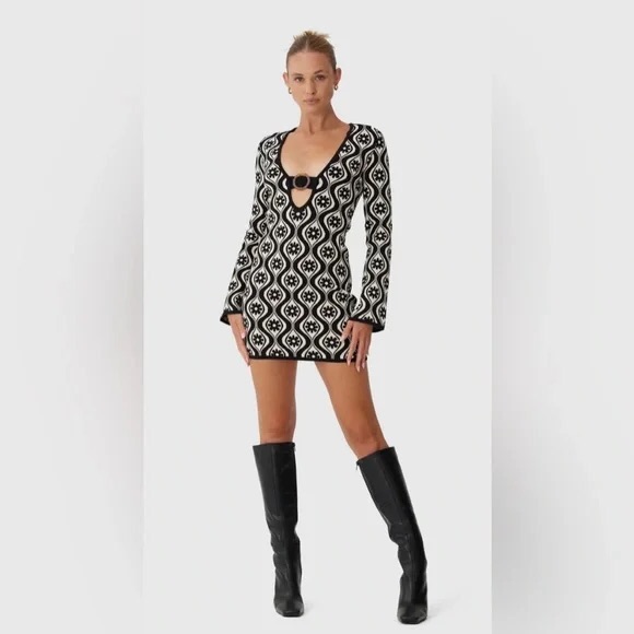 Finders Keepers Quinn Knit Long Sleeve Slight Bell Sleeve